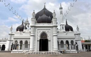 Masjid Zahir di Alor Setar, Kedah. Kenali sejarah salah satu masjid tercantik di dunia dan tips pemilihan karpet masjid eksklusif.