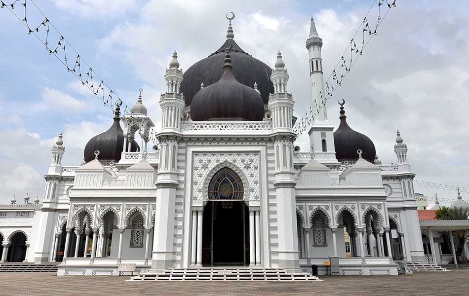 Masjid Zahir di Alor Setar, Kedah. Kenali sejarah salah satu masjid tercantik di dunia dan tips pemilihan karpet masjid eksklusif.